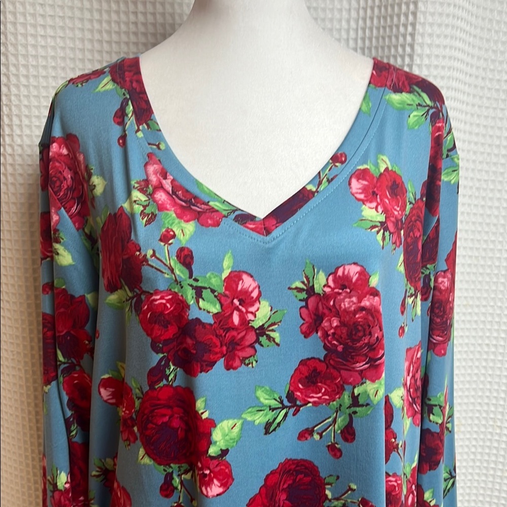 The Pioneer Woman Blue and Pink Floral Blouse-3/4 sleeve V Neck top
